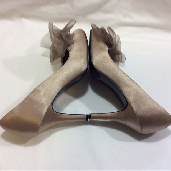TOUCH OF NINA SATIN PUMPS WITH BOW 7.5 $89 - Picture 6 of 10